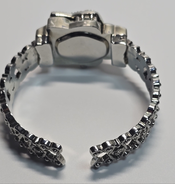 Elegant Silver Cat Face Women's Watch - Picture 4 of 6